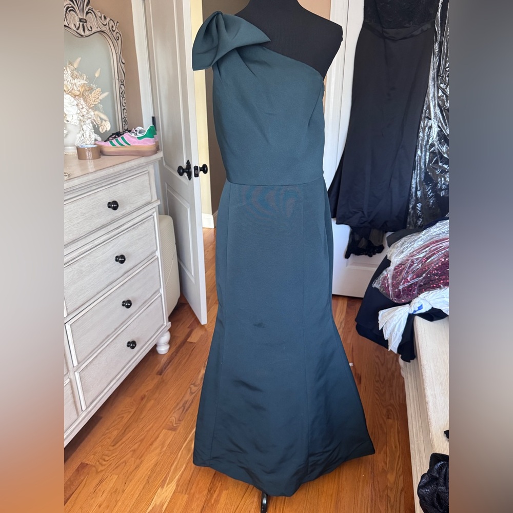 Amsale Sierra One-Shoulder Crepe Gown – Designer Formal / Bridal Dress